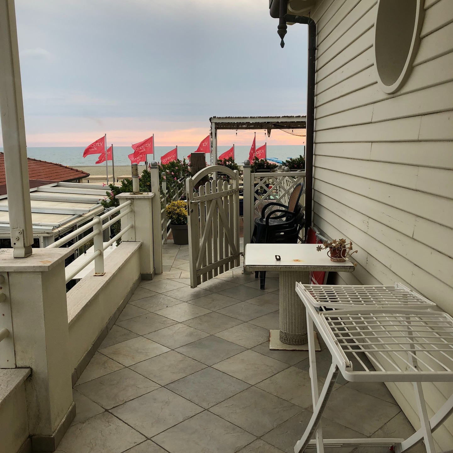 ⛱⛱⛱Stai ancora cercando una sistemazione estiva dal 16 al 30 giugno? Ecco pronto per te il nostro appartamento direttamente sul mare! 🏖🏖🏖
https://www.airbnb.it/rooms/20853226?check_in=2025-06-16&check_out=2025-06-30&guests=1&adults=1&s=67&unique_share_id=a476bddb-cf03-45dc-a354-046a54030cf9